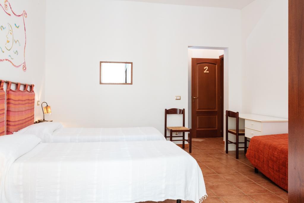 La Mezzanella Guesthouse Porto Torres Værelse billede